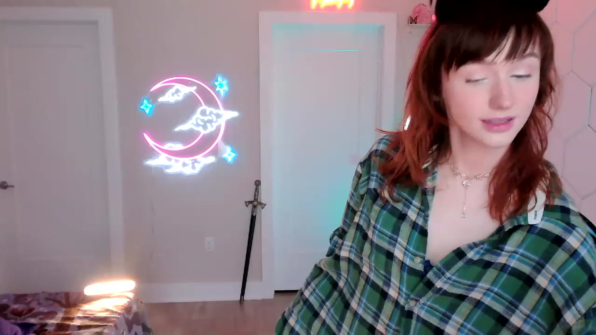 Gallery image thumbnail from SnugglePunk's myfreecams stream on, 06/22/2023, 22:50 image 12 of 20