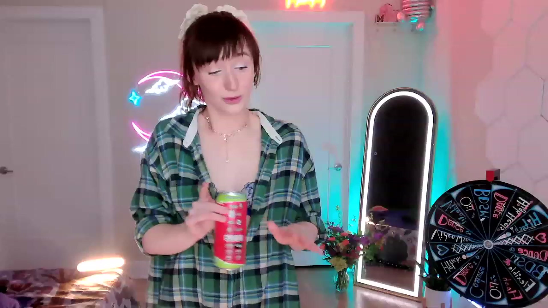 Gallery image thumbnail from SnugglePunk's myfreecams stream on, 06/22/2023, 22:50 image 19 of 20