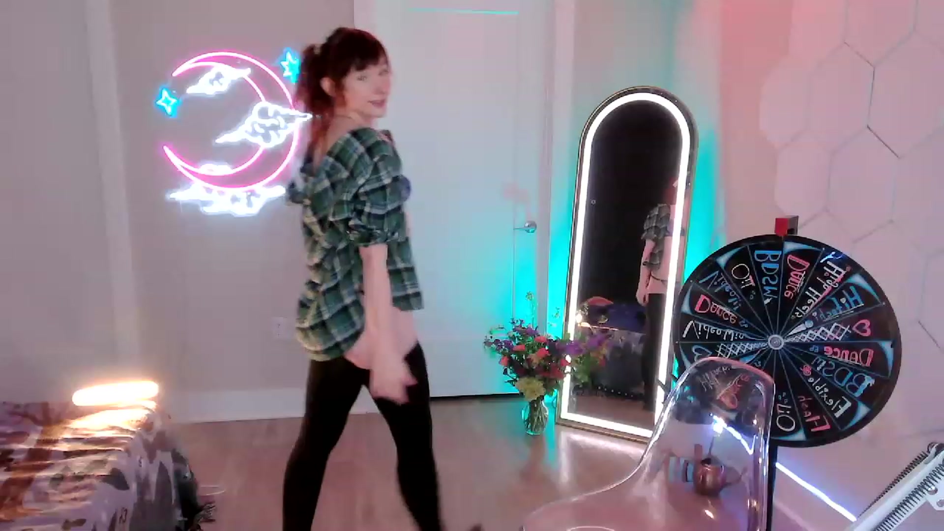 Gallery image thumbnail from SnugglePunk's myfreecams stream on, 06/22/2023, 23:01 image 8 of 20