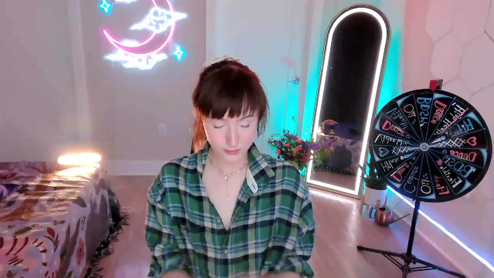 Gallery image thumbnail from SnugglePunk's myfreecams stream on, 06/22/2023, 23:01 image 14 of 20