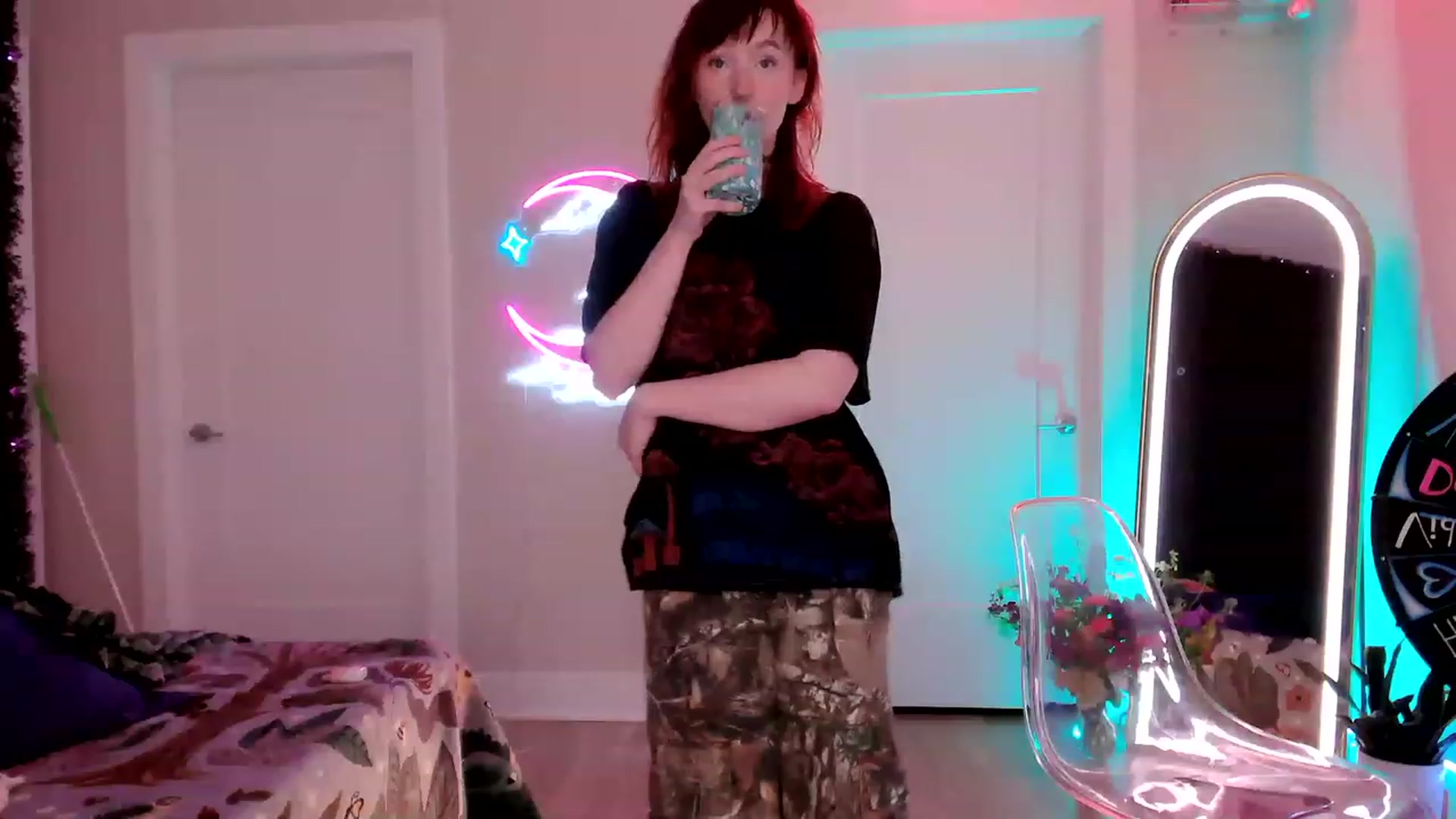 Gallery image thumbnail from SnugglePunk's myfreecams stream on, 06/22/2023, 23:49 image 18 of 20