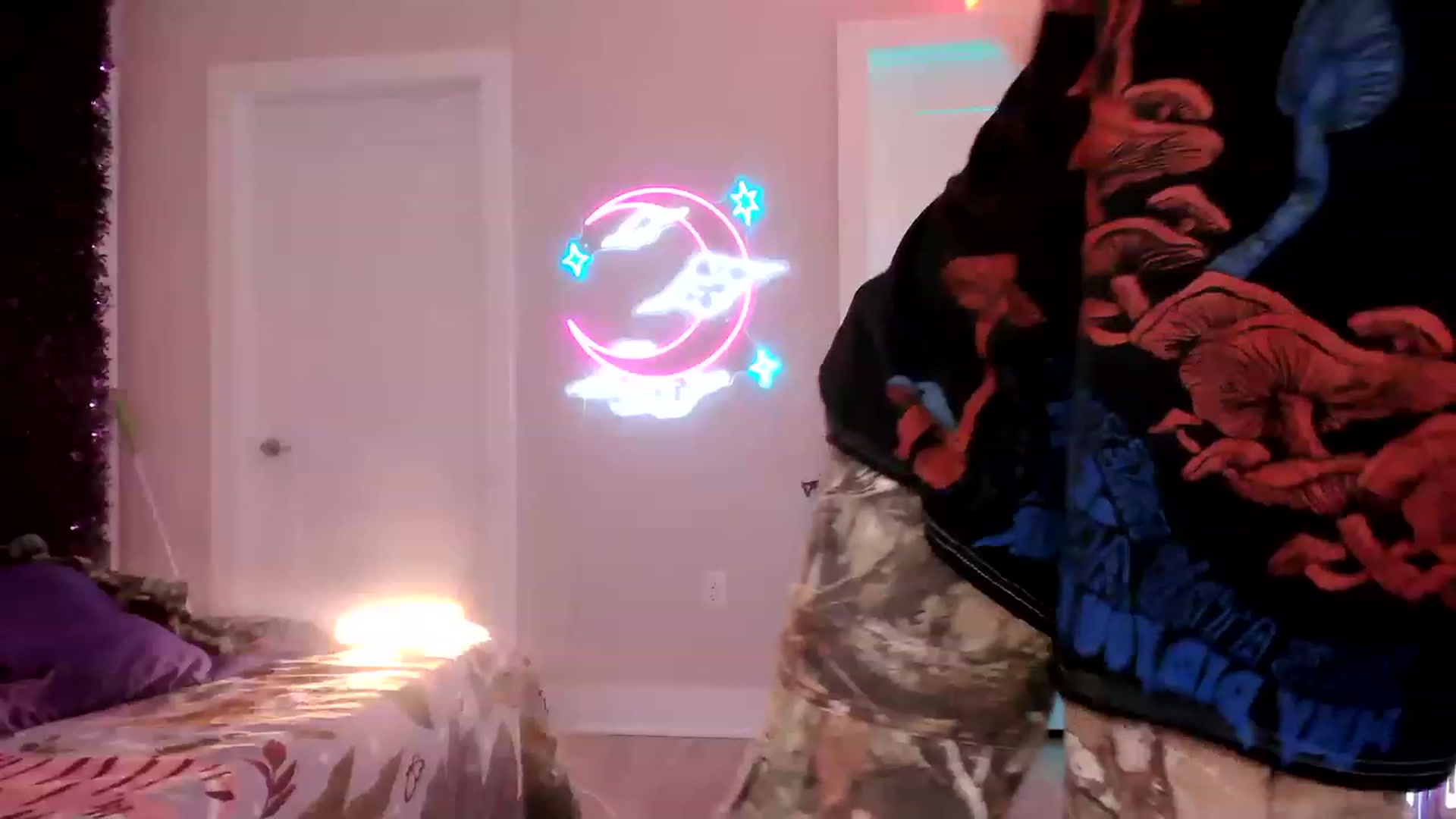 Gallery image thumbnail from SnugglePunk's myfreecams stream on, 06/22/2023, 23:49 image 14 of 20