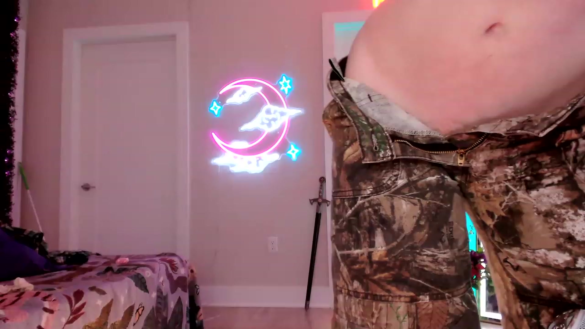 Gallery image thumbnail from SnugglePunk's myfreecams stream on, 06/23/2023, 01:04 image 7 of 20