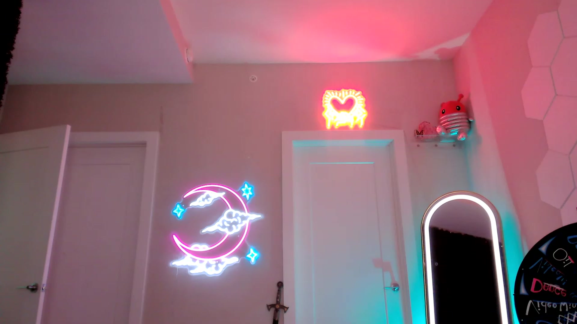 Gallery image thumbnail from SnugglePunk's myfreecams stream on, 06/23/2023, 01:04 image 1 of 20
