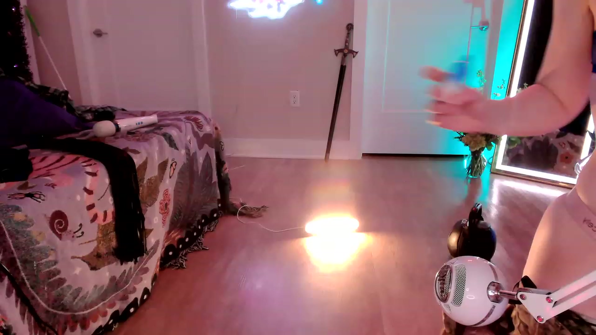 Gallery image thumbnail from SnugglePunk's myfreecams stream on, 06/23/2023, 01:04 image 12 of 20
