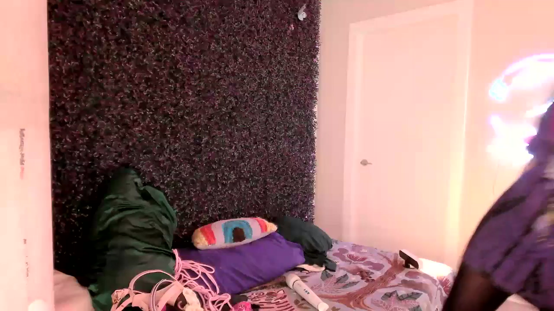 Gallery image thumbnail from SnugglePunk's myfreecams stream on, 06/24/2023, 01:13 image 20 of 20