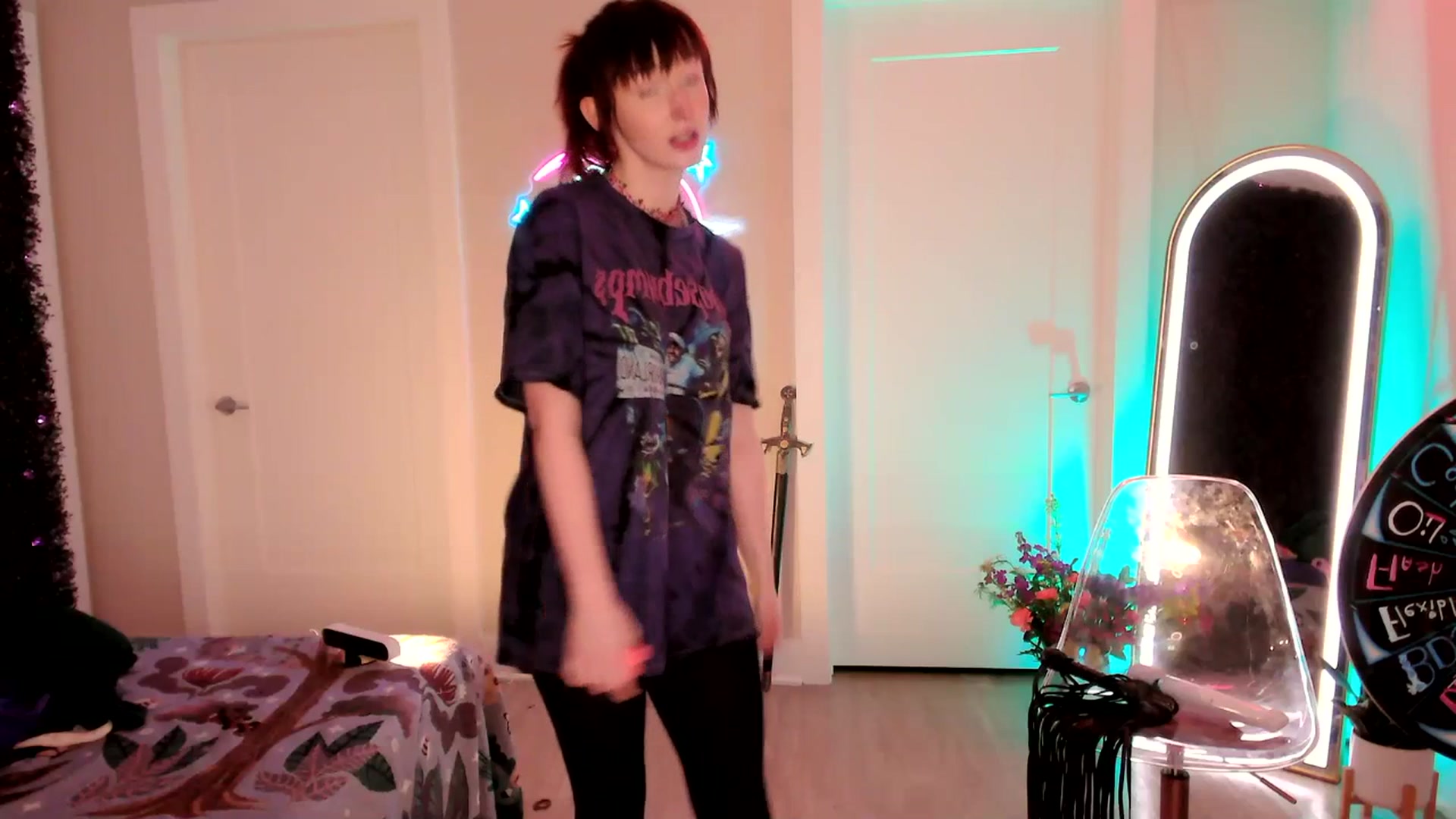 Gallery image thumbnail from SnugglePunk's myfreecams stream on, 06/24/2023, 01:13 image 10 of 20