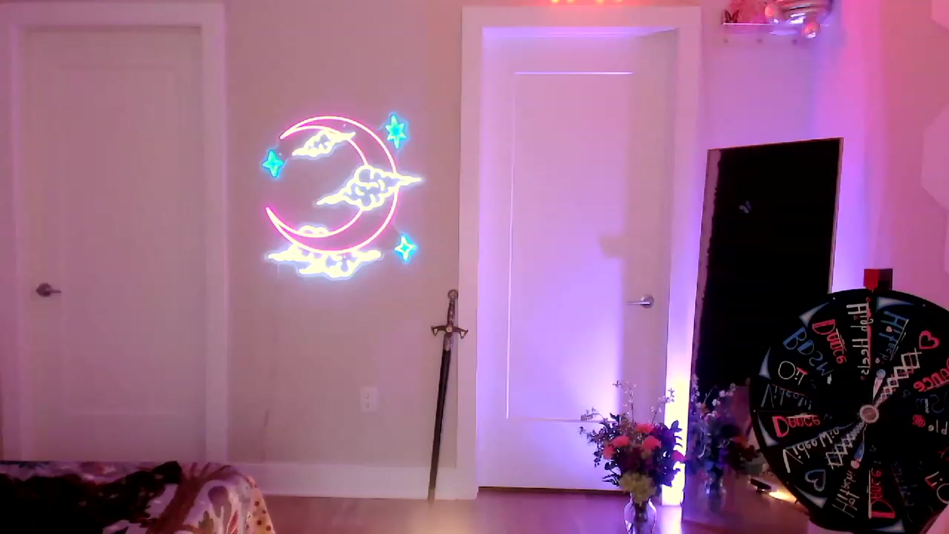 Gallery image thumbnail from SnugglePunk's myfreecams stream on, 06/29/2023, 02:09 image 1 of 20