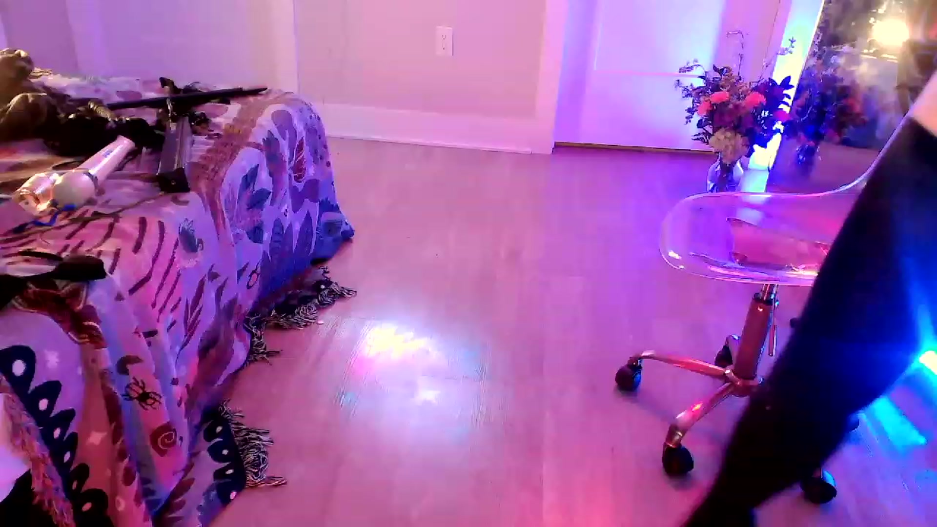 Gallery image thumbnail from SnugglePunk's myfreecams stream on, 06/29/2023, 02:09 image 18 of 20