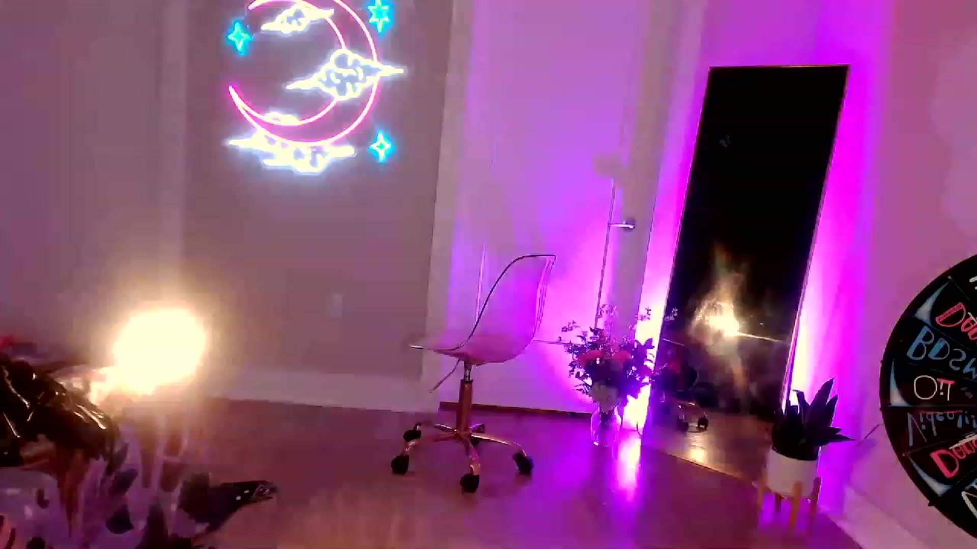 Gallery image thumbnail from SnugglePunk's myfreecams stream on, 06/30/2023, 01:38 image 8 of 20
