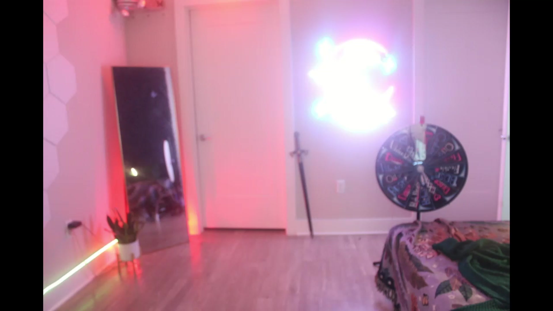 Gallery image thumbnail from SnugglePunk's myfreecams stream on, 07/21/2023, 22:12 image 5 of 20