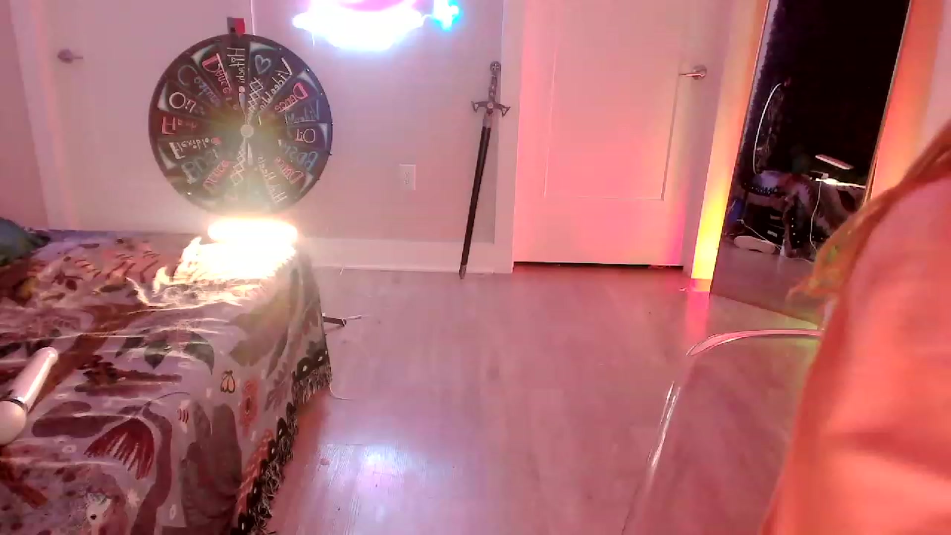 Gallery image thumbnail from SnugglePunk's myfreecams stream on, 07/29/2023, 24:57 image 4 of 20