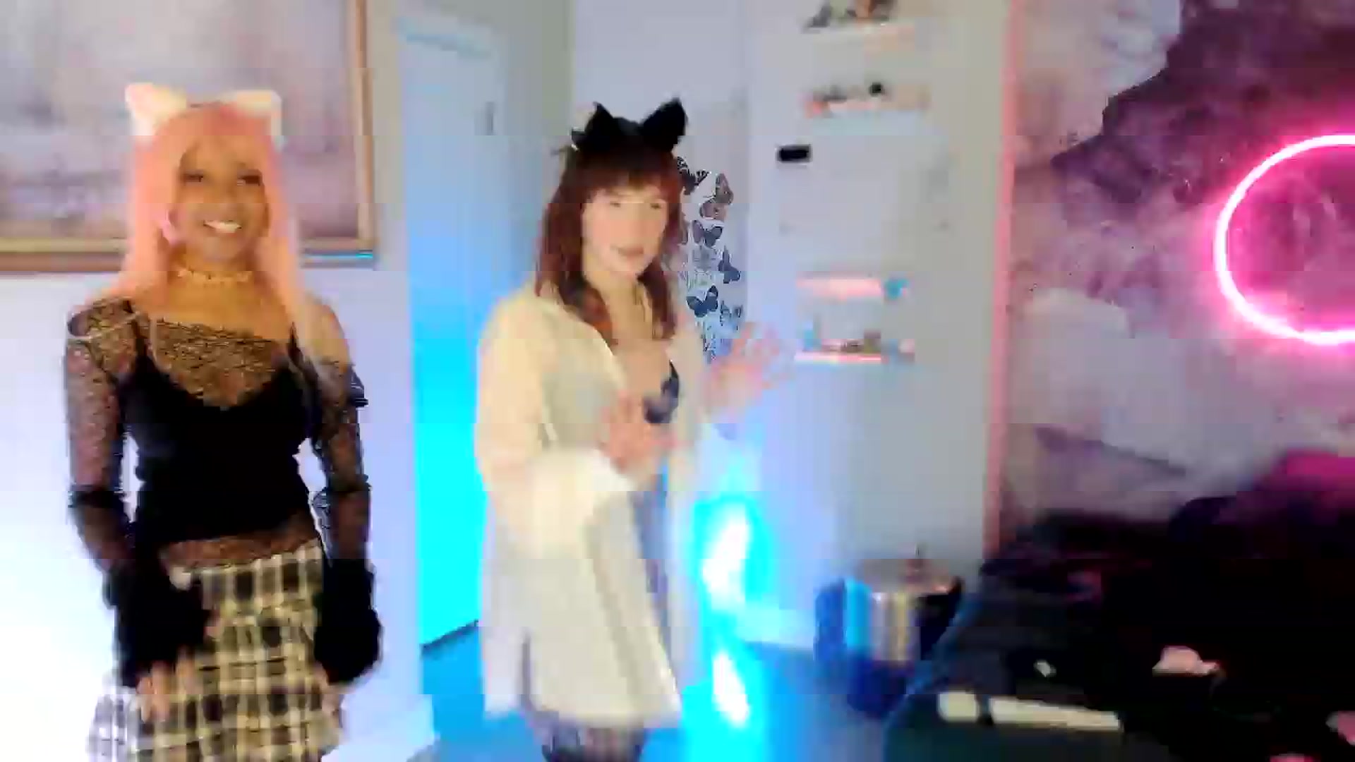 Gallery image thumbnail from SnugglePunk's myfreecams stream on, 11/02/2023, 22:50 image 17 of 20