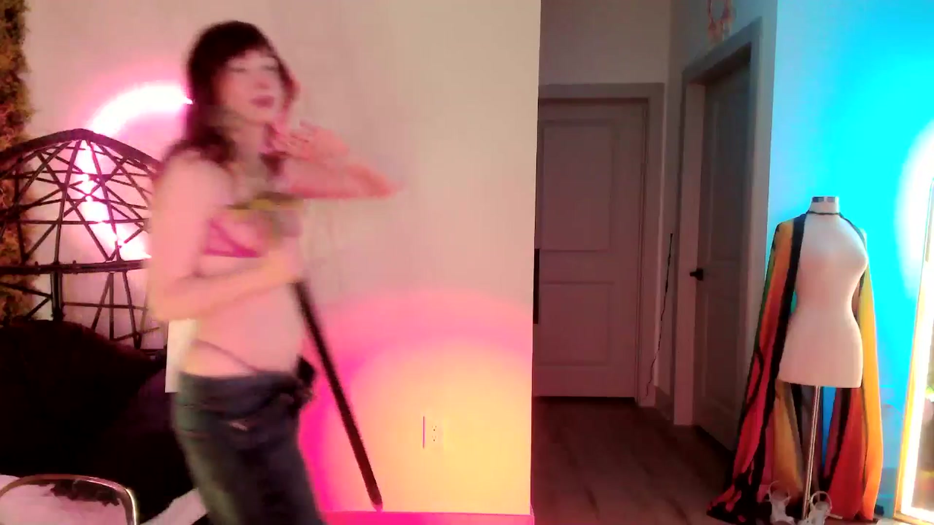 Gallery image thumbnail from SnugglePunk's myfreecams stream on, 05/13/2024, 02:06 image 10 of 20