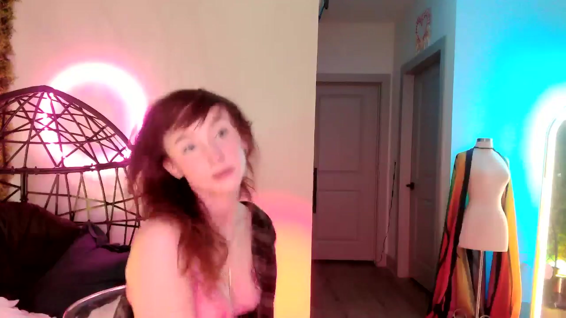 Gallery image thumbnail from SnugglePunk's myfreecams stream on, 05/13/2024, 02:06 image 5 of 20