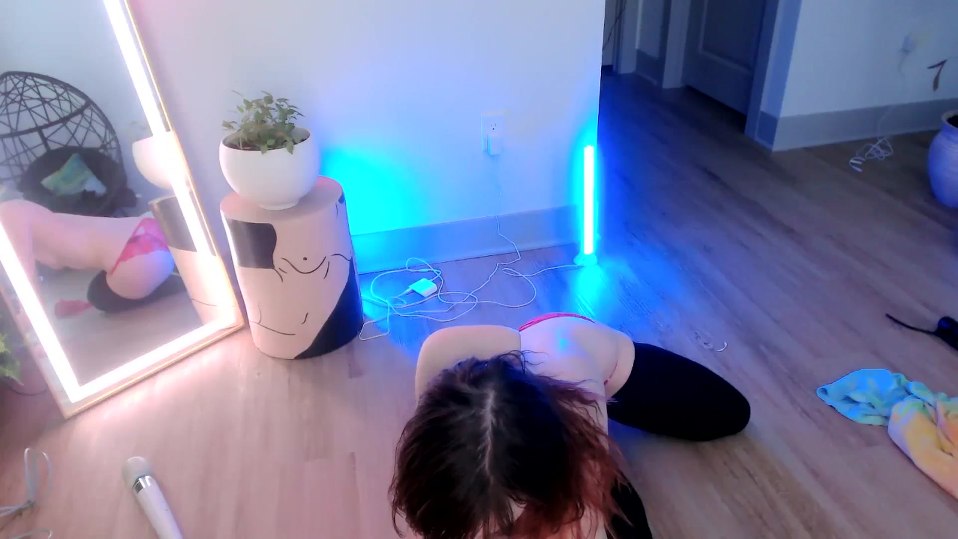 Gallery image thumbnail from SnugglePunk's myfreecams stream on, 06/28/2024, 23:56 image 2 of 20
