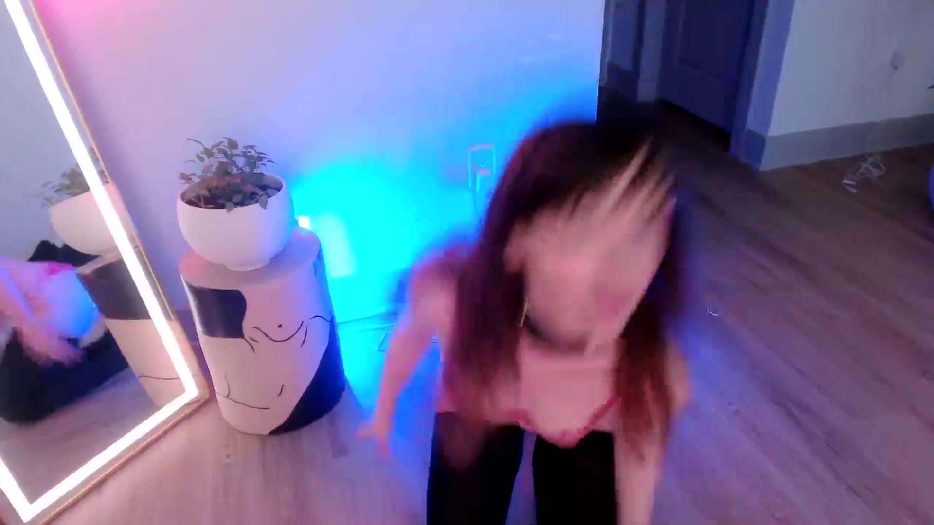 Gallery image thumbnail from SnugglePunk's myfreecams stream on, 06/28/2024, 23:56 image 14 of 20