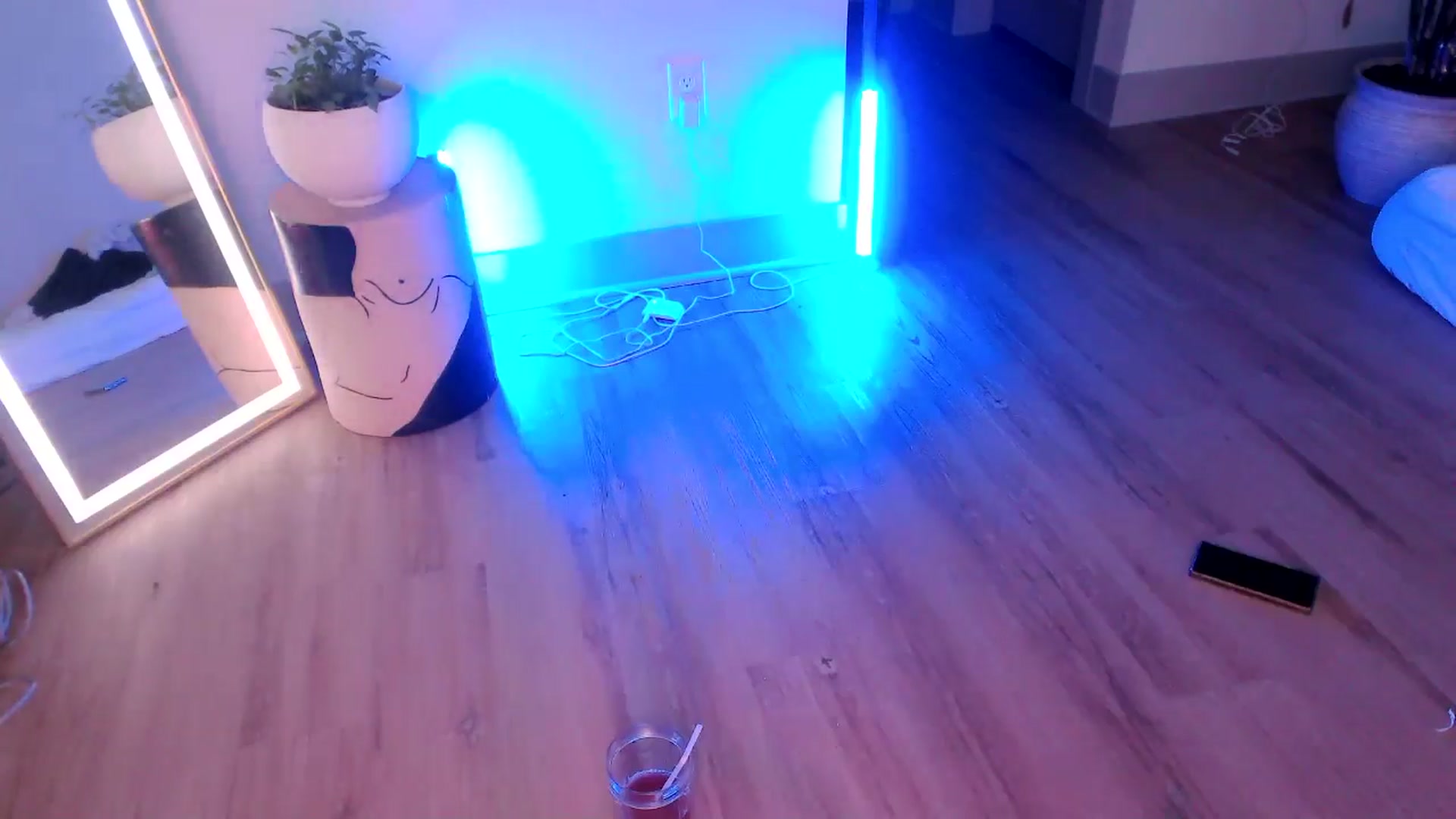 Gallery image thumbnail from SnugglePunk's myfreecams stream on, 06/29/2024, 24:46 image 9 of 20