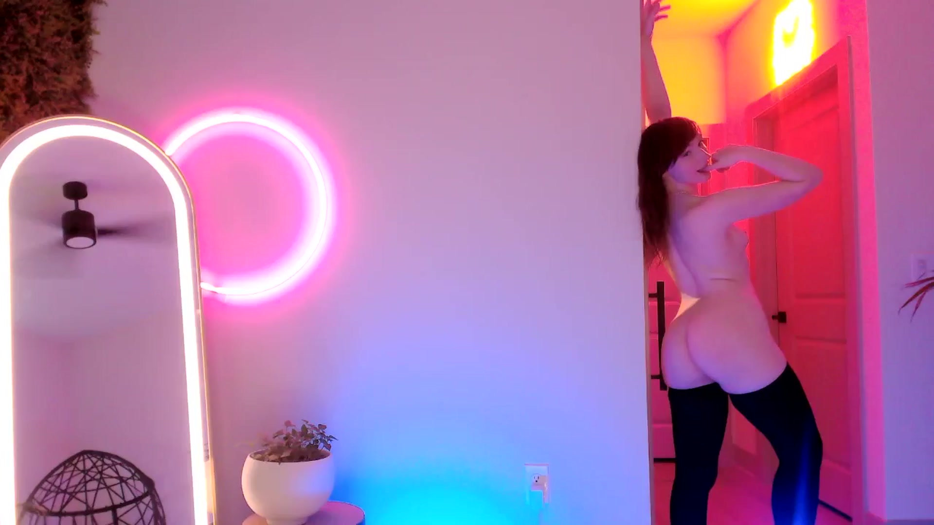 Gallery image thumbnail from SnugglePunk's myfreecams stream on, 07/06/2024, 23:30 image 19 of 20
