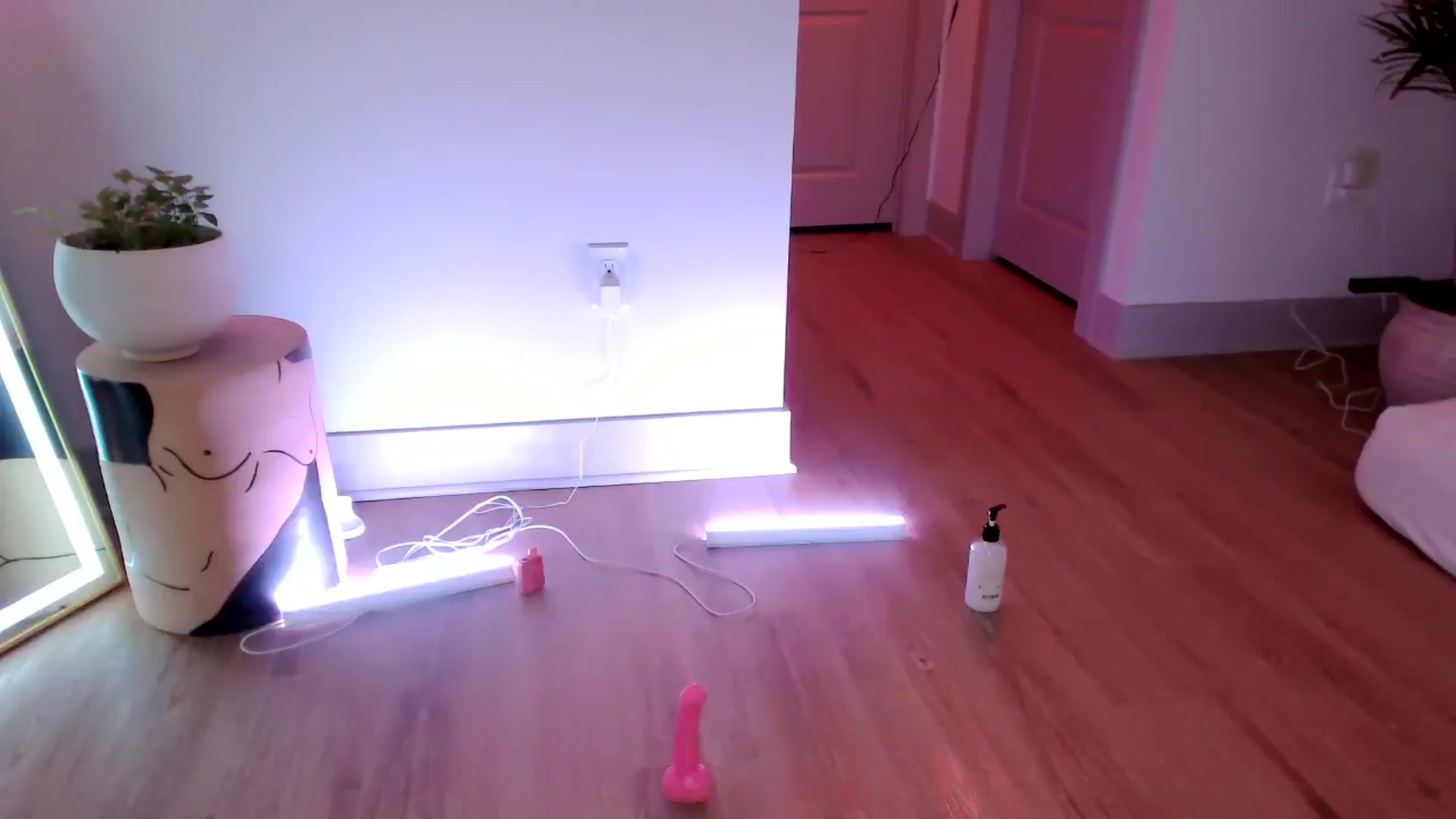 Gallery image thumbnail from SnugglePunk's myfreecams stream on, 07/13/2024, 02:21 image 19 of 20