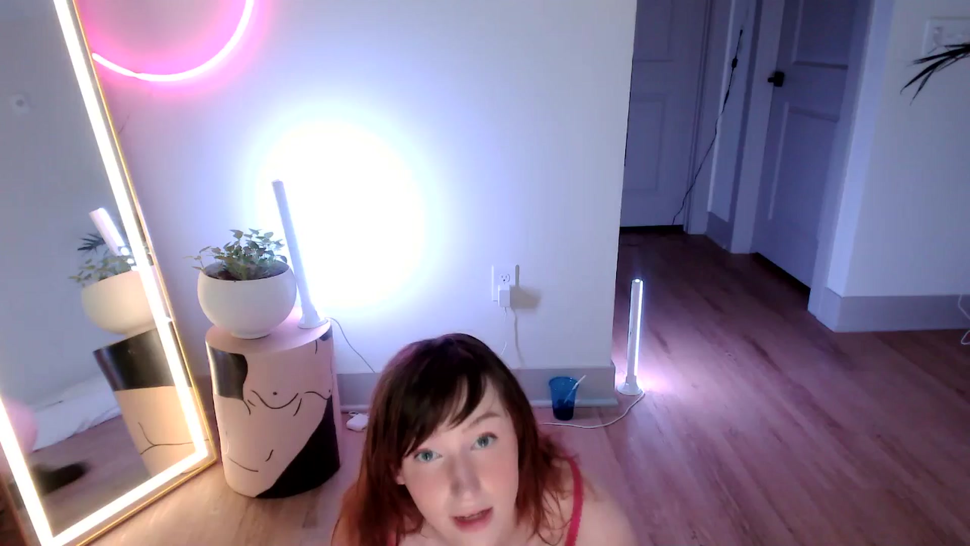 Gallery image thumbnail from SnugglePunk's myfreecams stream on, 07/13/2024, 02:21 image 6 of 20