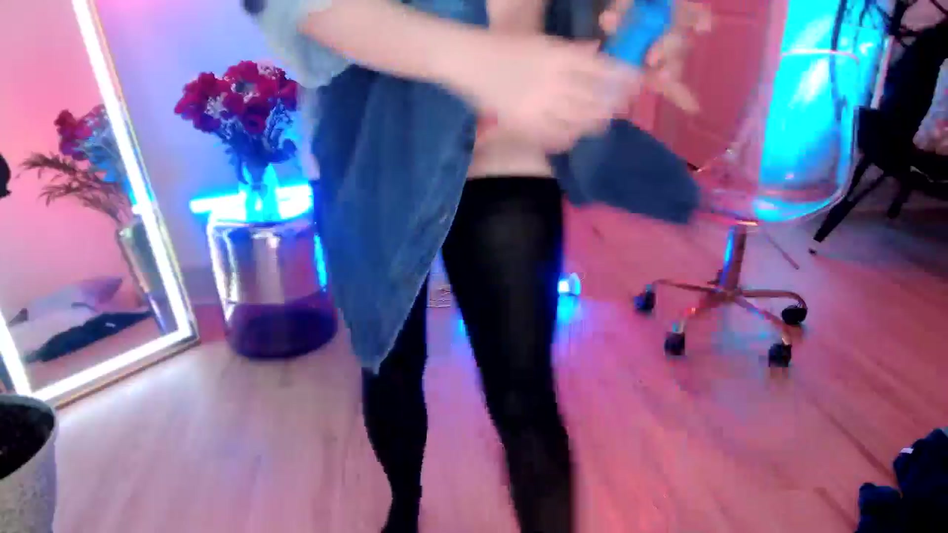 Gallery image thumbnail from SnugglePunk's myfreecams stream on, 07/20/2024, 24:01 image 11 of 20