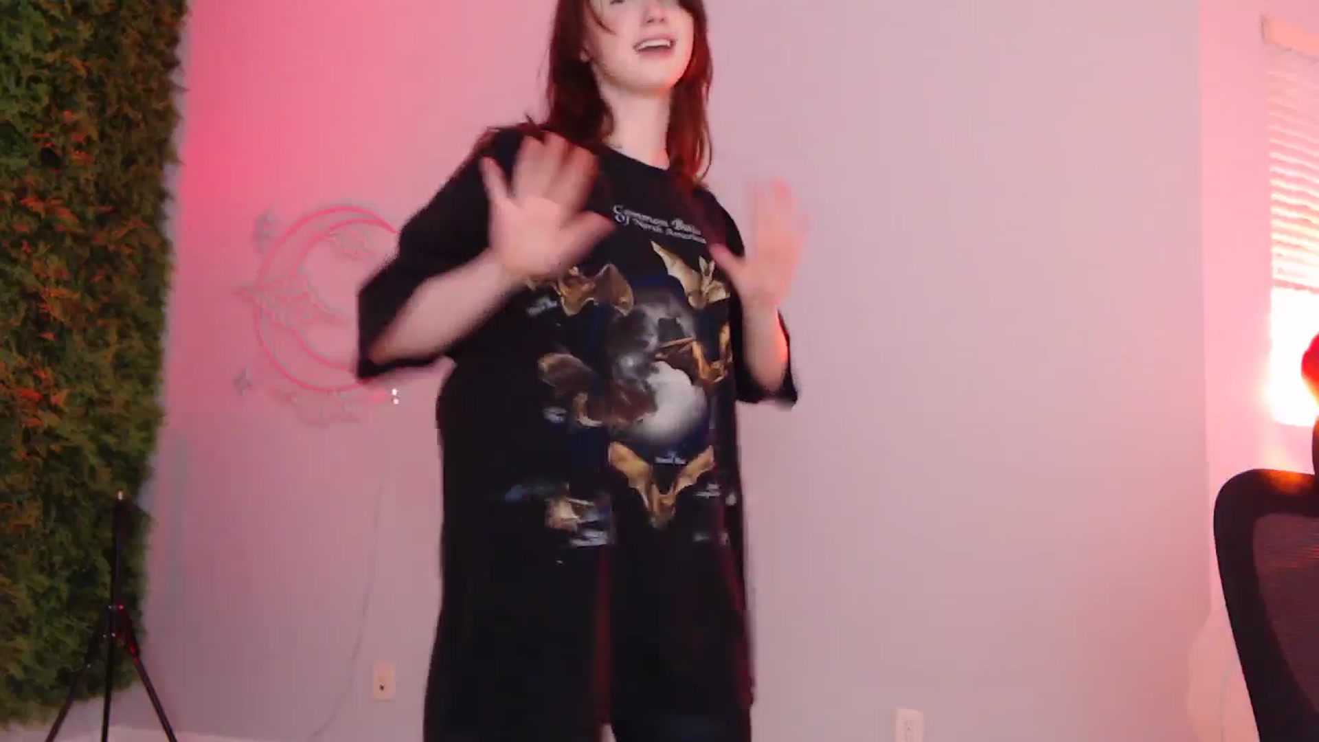 Gallery image thumbnail from SnugglePunk's myfreecams stream on, 01/04/2025, 23:18 image 8 of 20