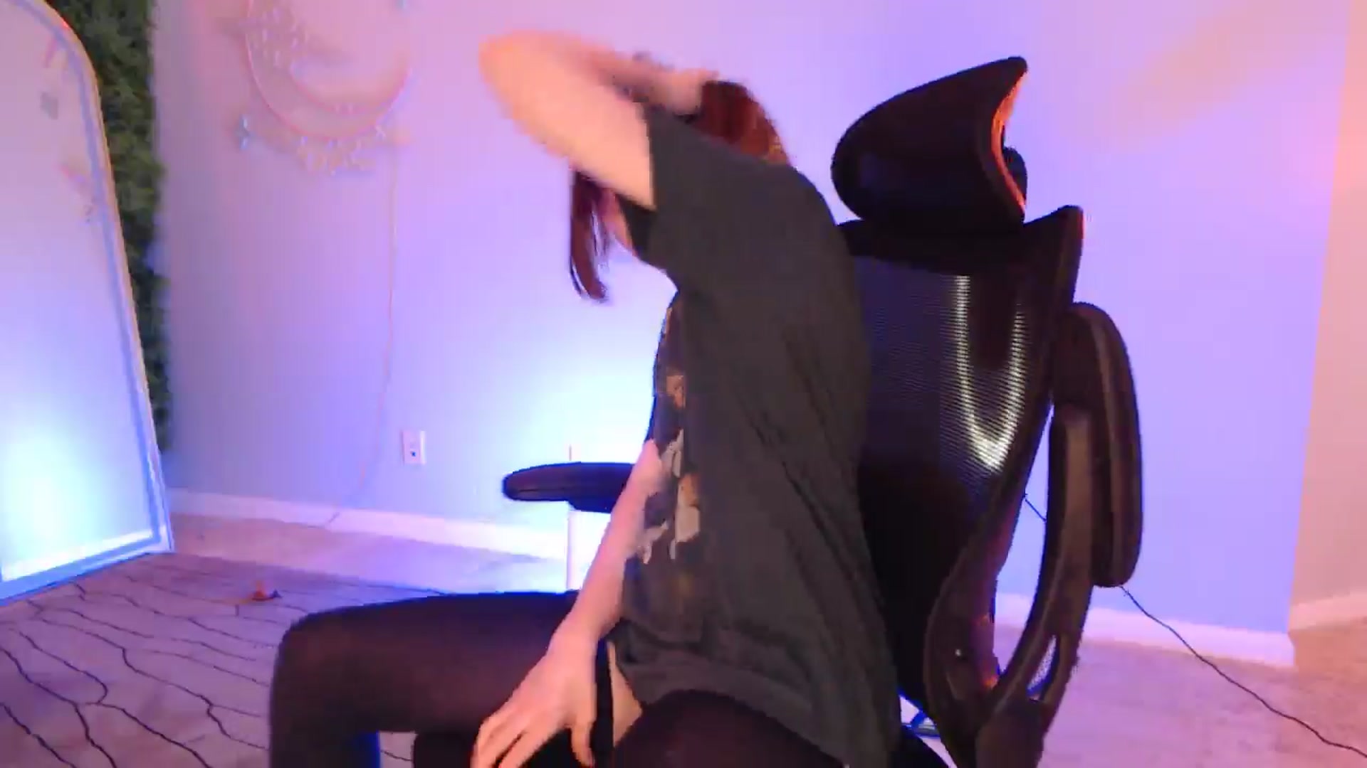 Gallery image thumbnail from SnugglePunk's myfreecams stream on, 01/11/2025, 01:59 image 14 of 20