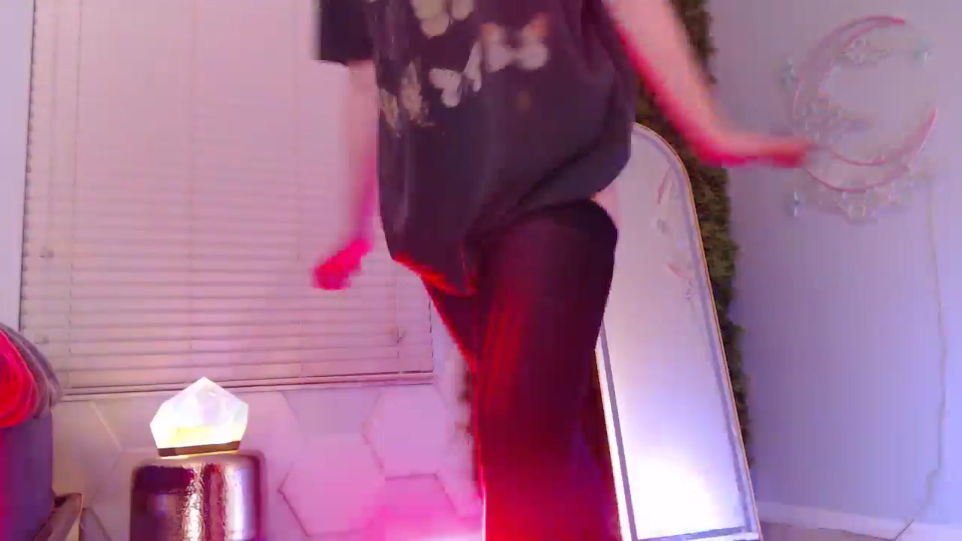 Gallery image thumbnail from SnugglePunk's myfreecams stream on, 01/11/2025, 01:59 image 16 of 20