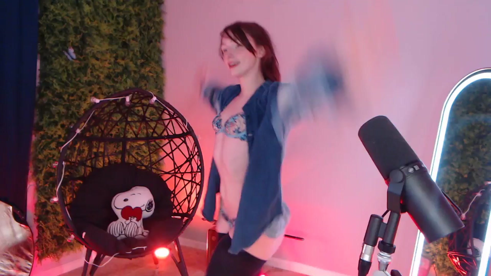 Gallery image thumbnail from SnugglePunk's myfreecams stream on, 02/03/2025, 01:44 image 1 of 20