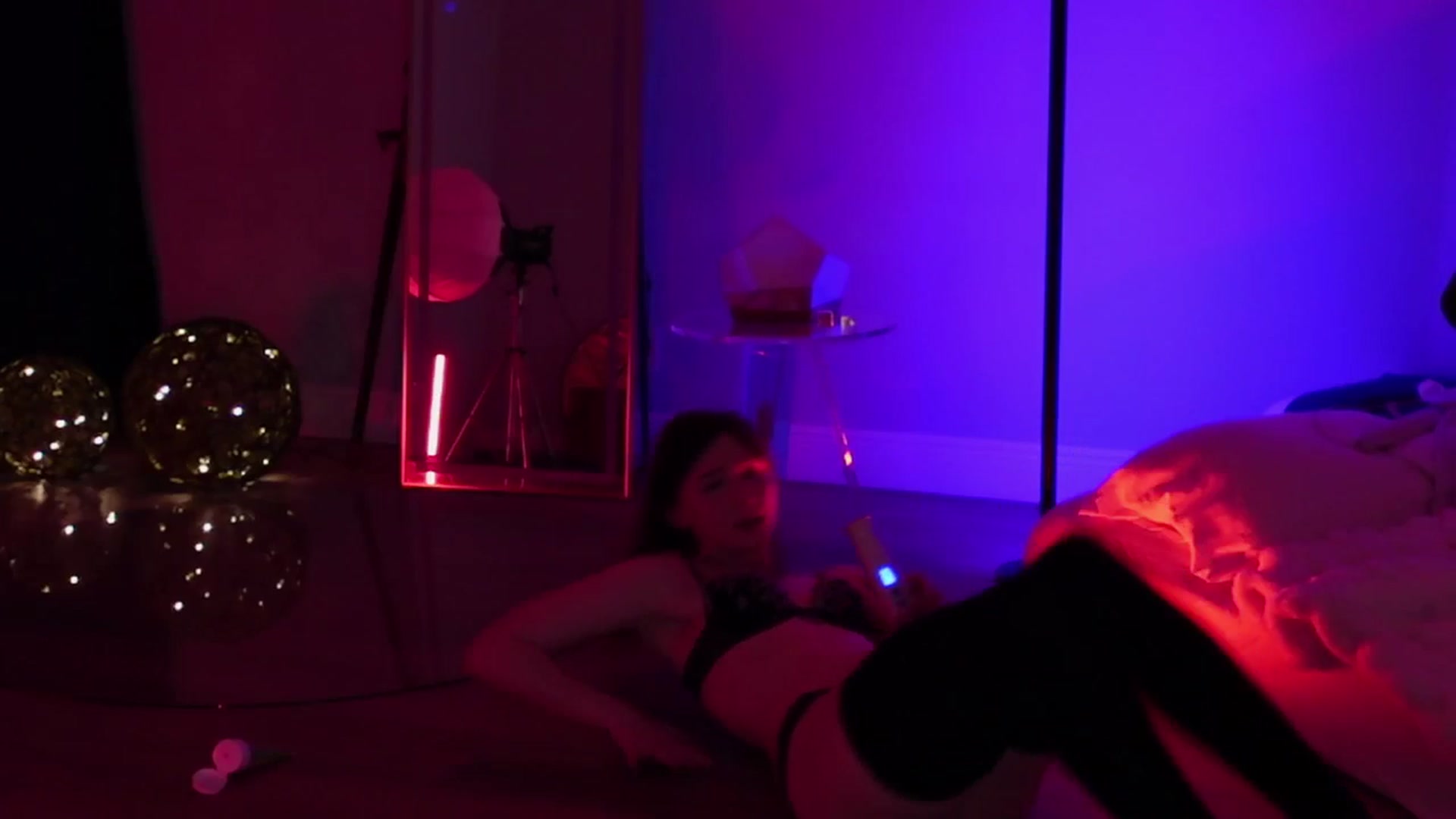 Gallery image thumbnail from SnugglePunk's myfreecams stream on, 03/02/2025, 24:05 image 18 of 20
