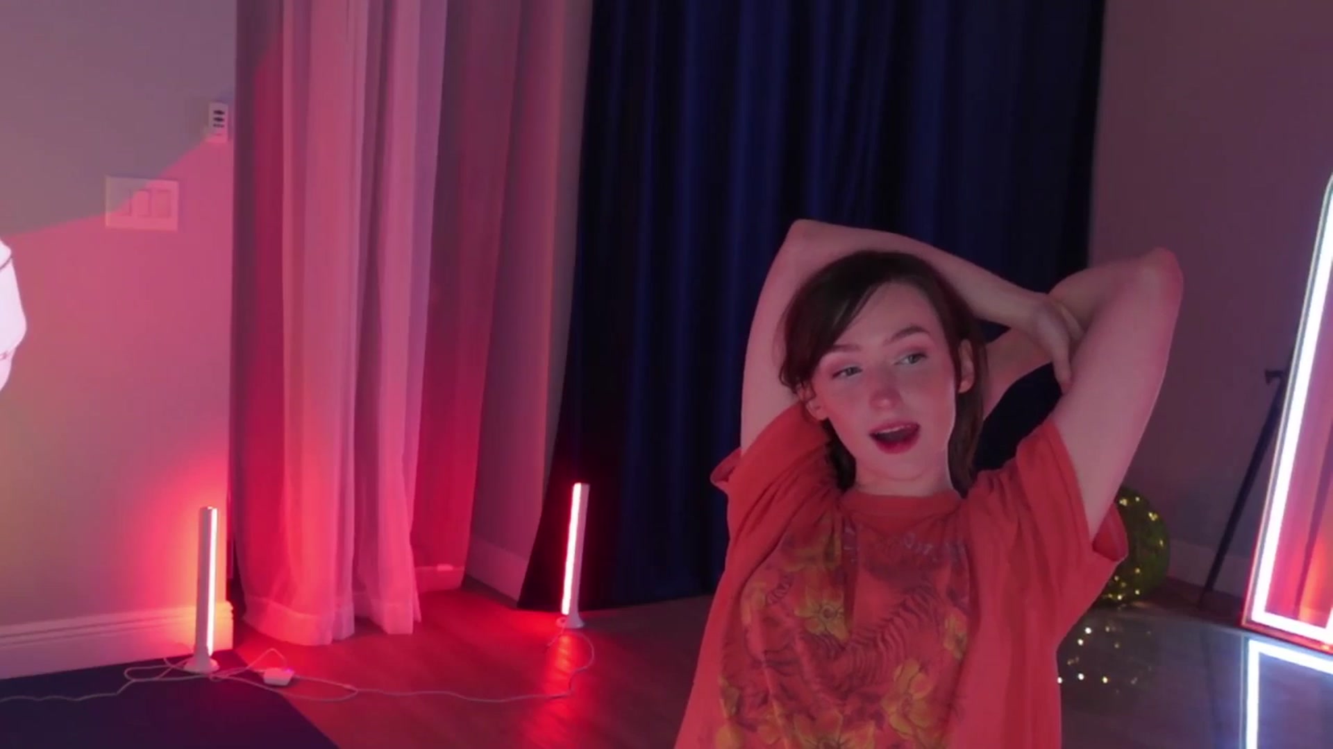 Gallery image thumbnail from SnugglePunk's myfreecams stream on, 03/03/2025, 02:16 image 6 of 20