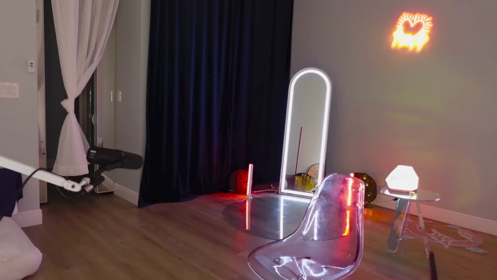 Gallery image thumbnail from SnugglePunk's myfreecams stream on, 03/09/2025, 02:06 image 1 of 20