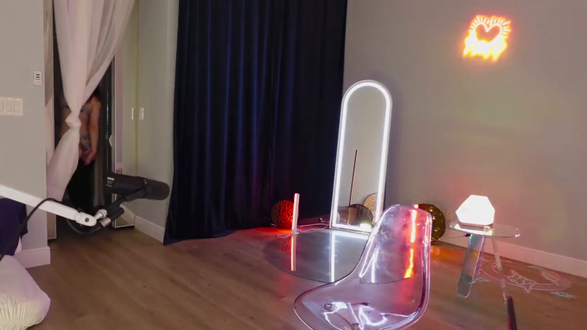 Gallery image thumbnail from SnugglePunk's myfreecams stream on, 03/09/2025, 02:06 image 3 of 20