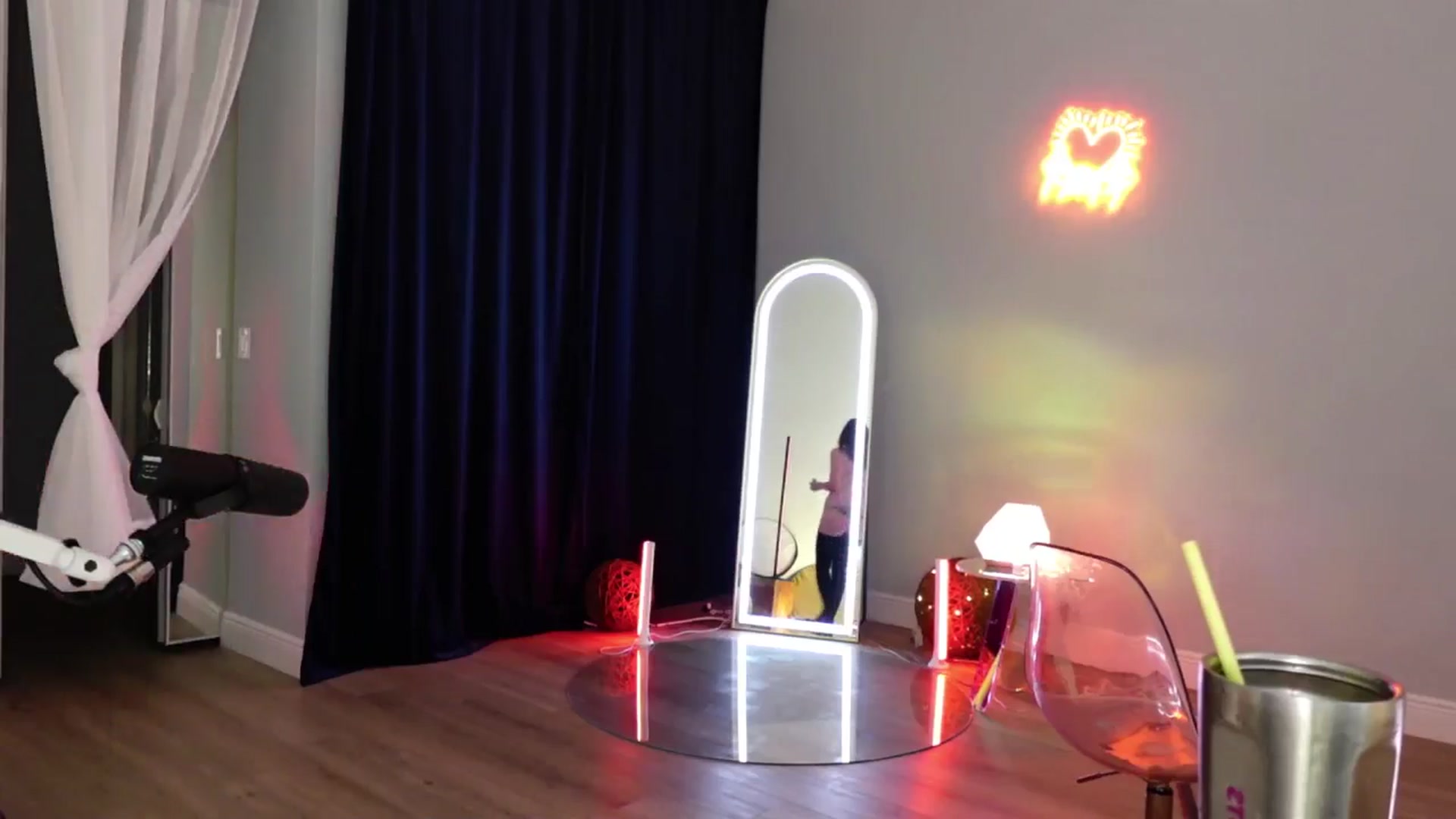 Gallery image thumbnail from SnugglePunk's myfreecams stream on, 03/09/2025, 03:02 image 15 of 20