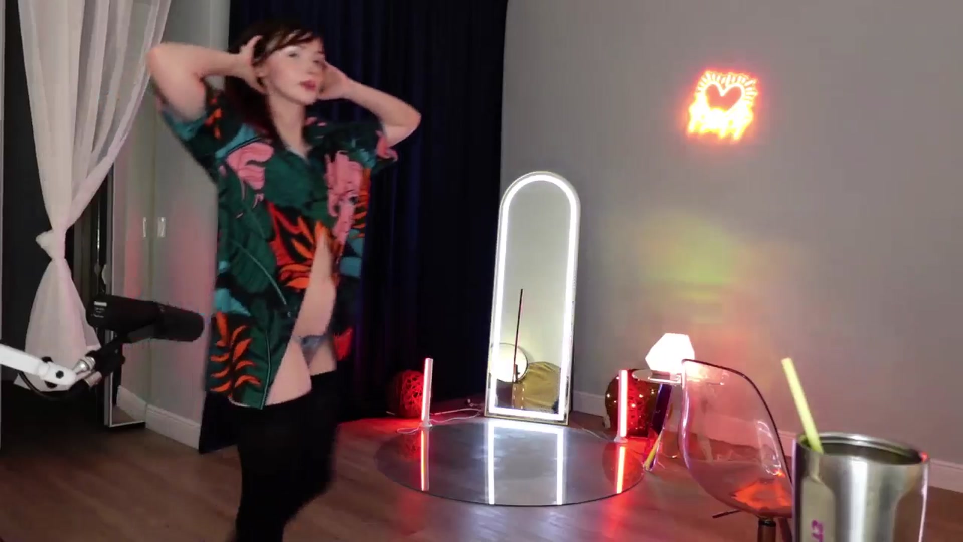 Gallery image thumbnail from SnugglePunk's myfreecams stream on, 03/09/2025, 03:02 image 16 of 20