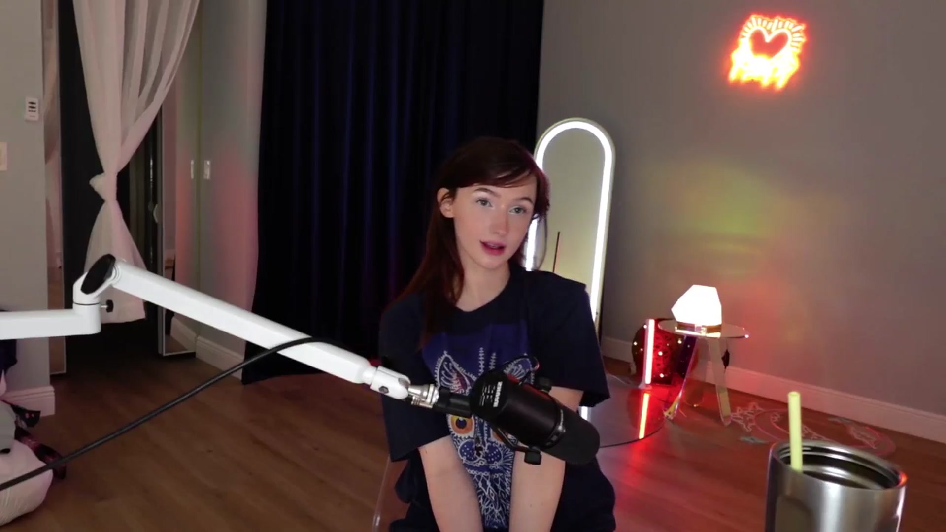 Gallery image thumbnail from SnugglePunk's myfreecams stream on, 03/09/2025, 03:36 image 13 of 20