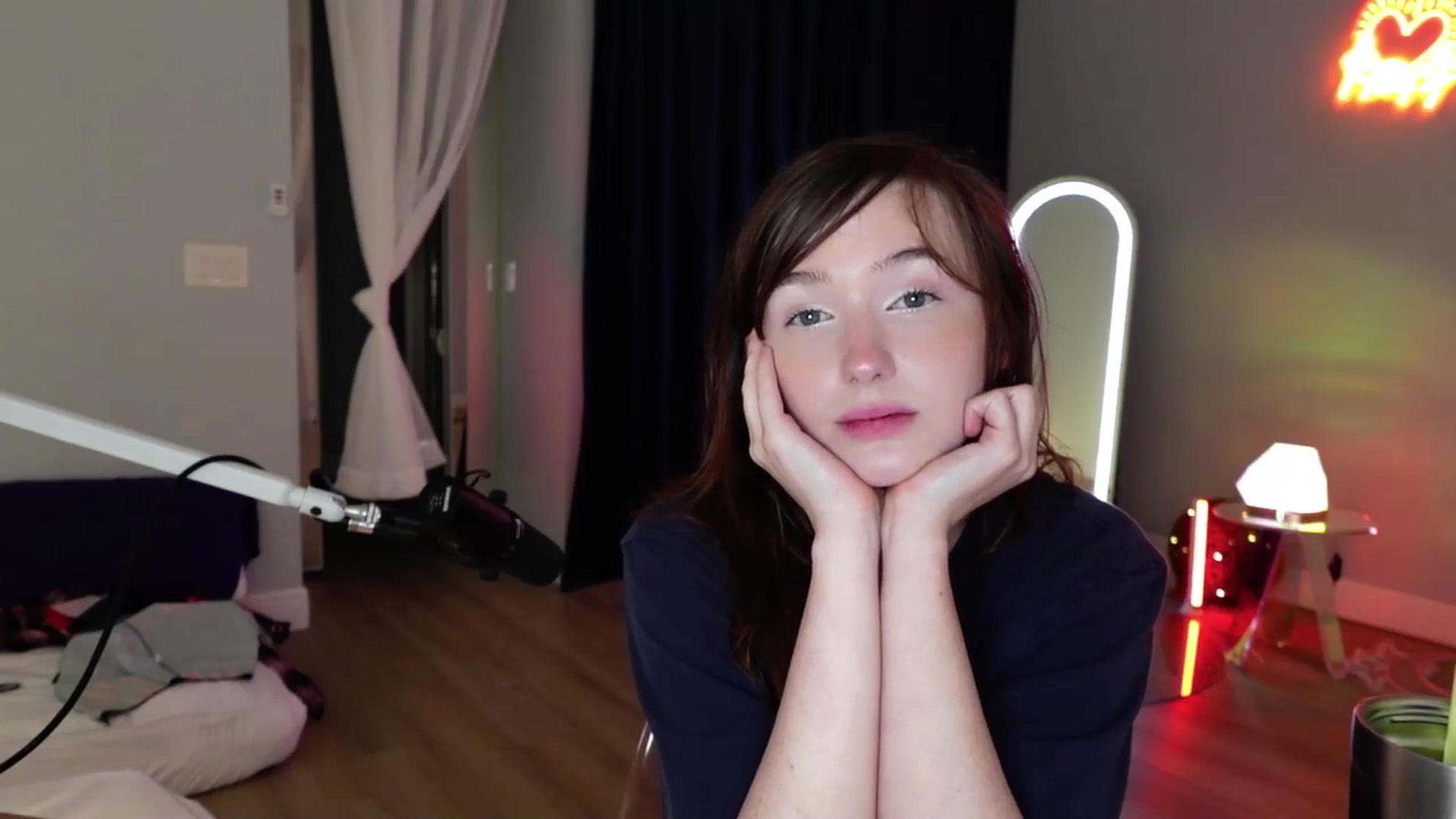 Gallery image thumbnail from SnugglePunk's myfreecams stream on, 03/09/2025, 03:36 image 10 of 20