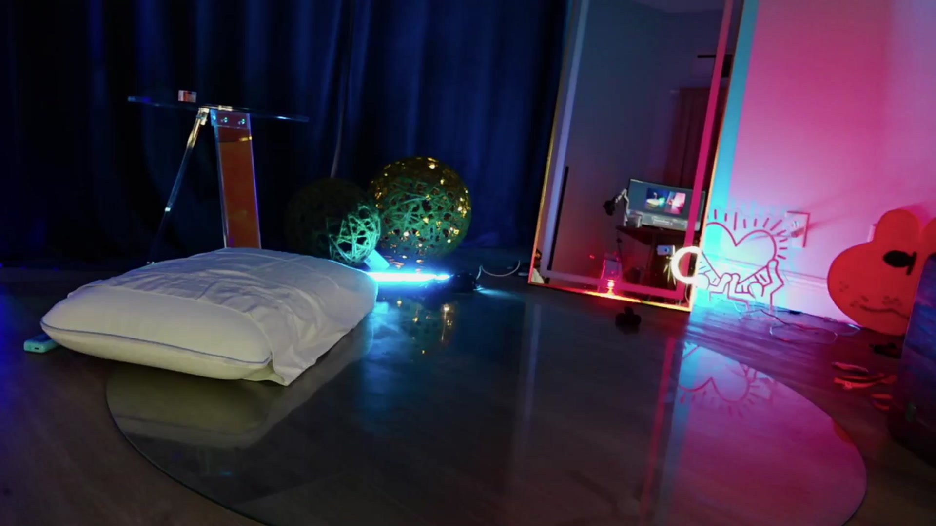 Gallery image thumbnail from SnugglePunk's myfreecams stream on, 03/21/2025, 04:54 image 13 of 20