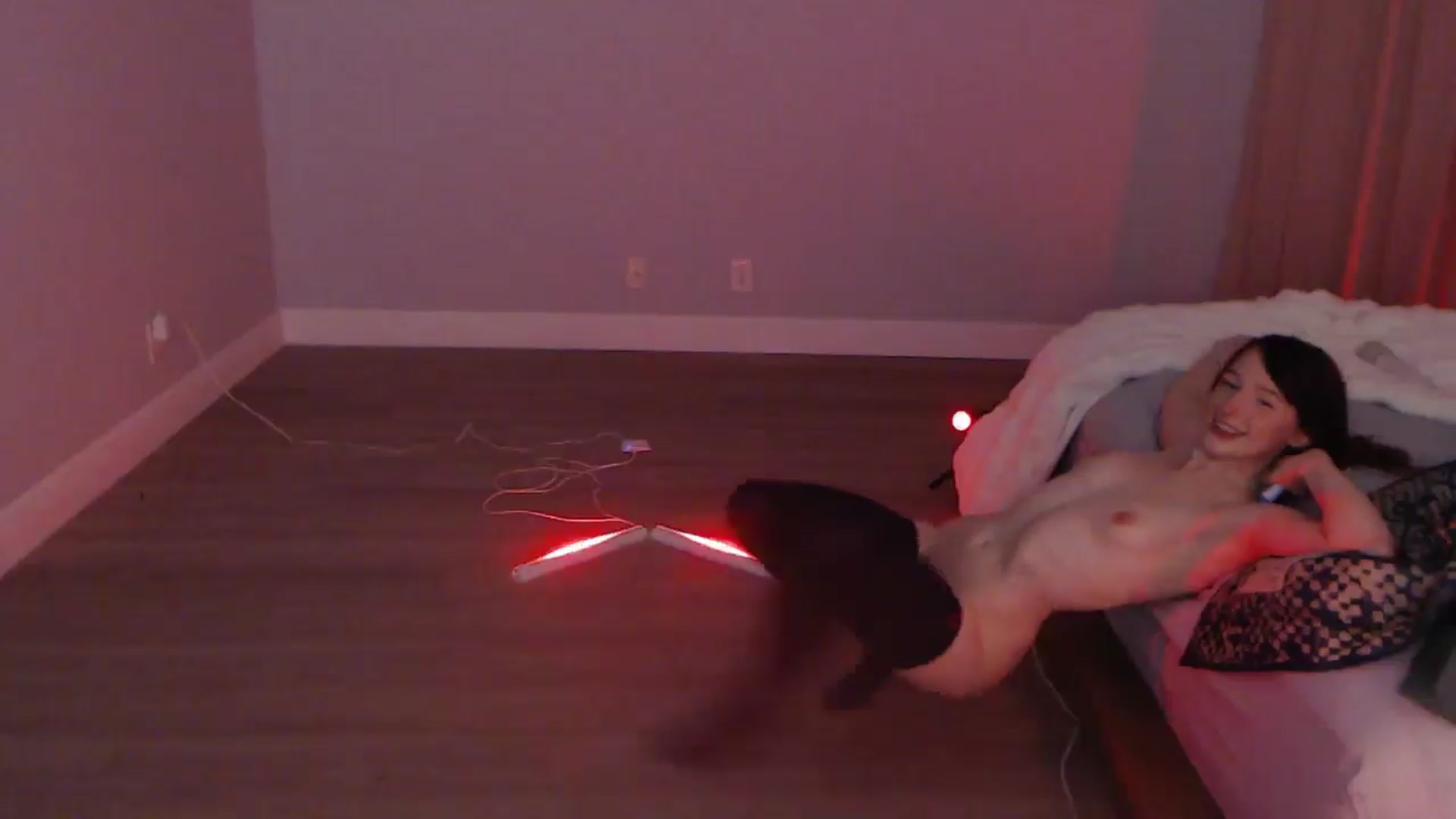 Gallery image thumbnail from SnugglePunk's myfreecams stream on, 05/17/2025, 02:01 image 17 of 20