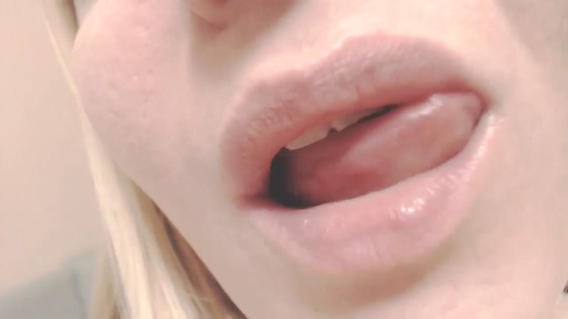 Gallery image thumbnail from SoLittleAmber's myfreecams stream on, 11/22/2023, 10:45 image 3 of 20