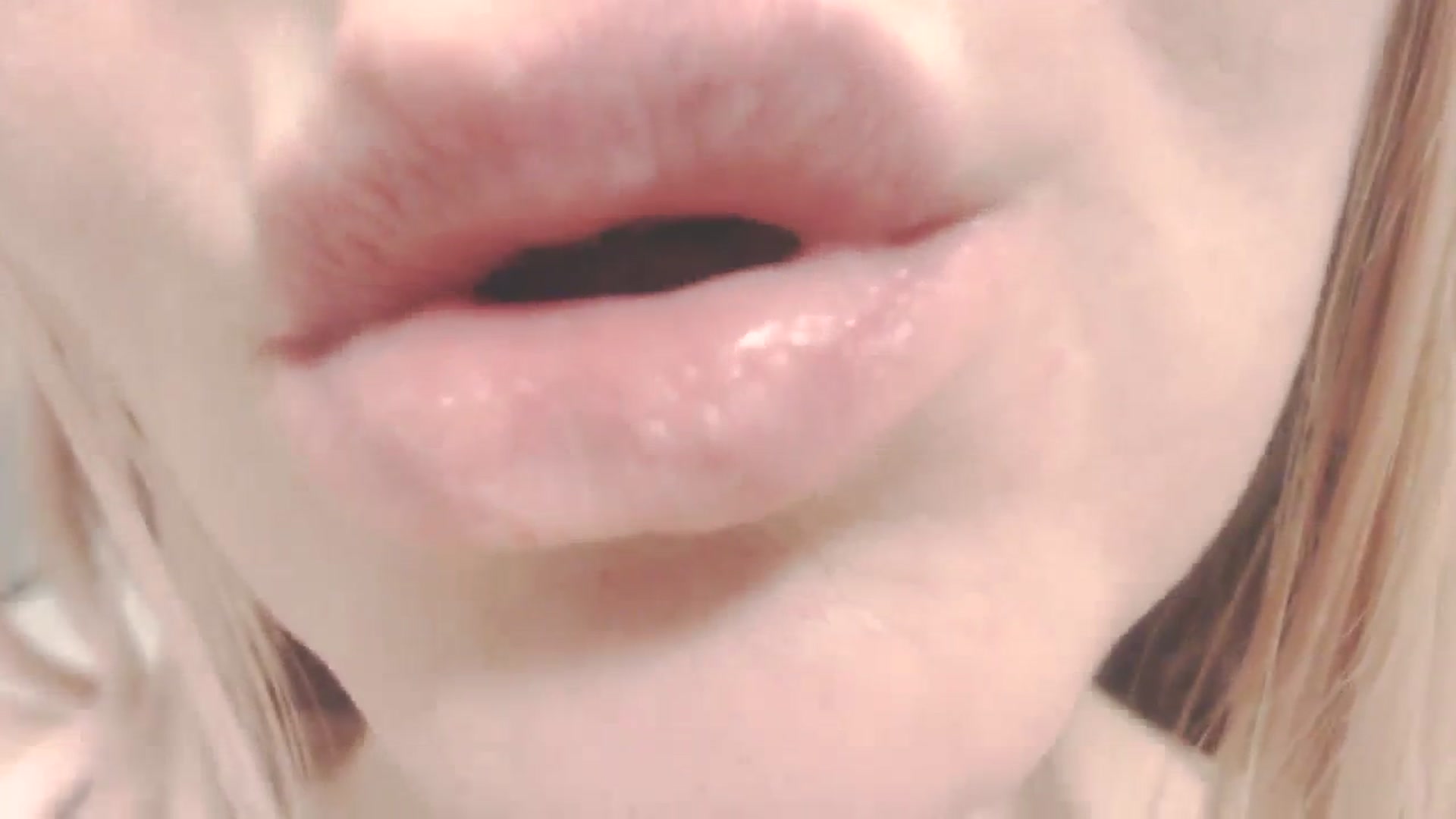Gallery image thumbnail from SoLittleAmber's myfreecams stream on, 02/14/2024, 10:21 image 14 of 20
