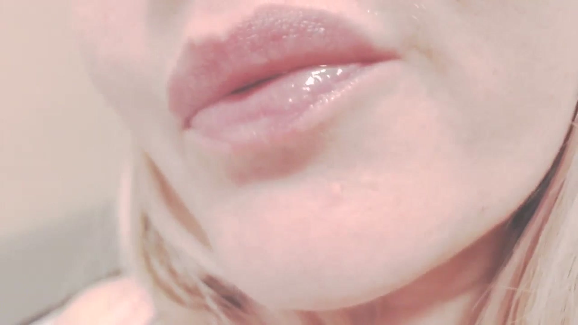 Gallery image thumbnail from SoLittleAmber's myfreecams stream on, 07/24/2024, 20:25 image 2 of 20