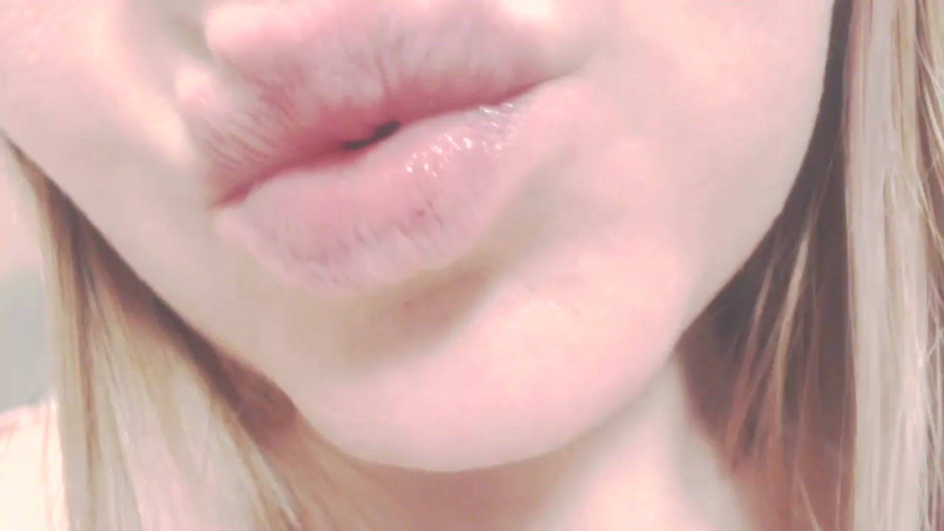 Gallery image thumbnail from SoLittleAmber's myfreecams stream on, 10/15/2024, 10:44 image 6 of 20