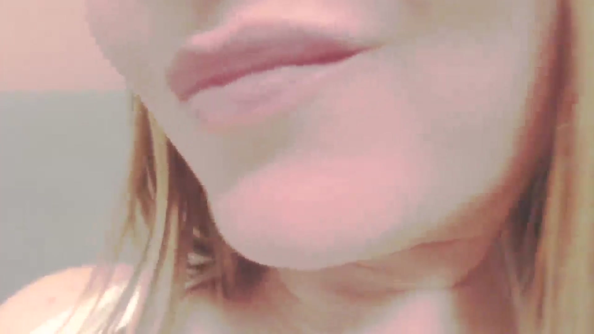 Gallery image thumbnail from SoLittleAmber's myfreecams stream on, 03/13/2025, 10:28 image 14 of 20