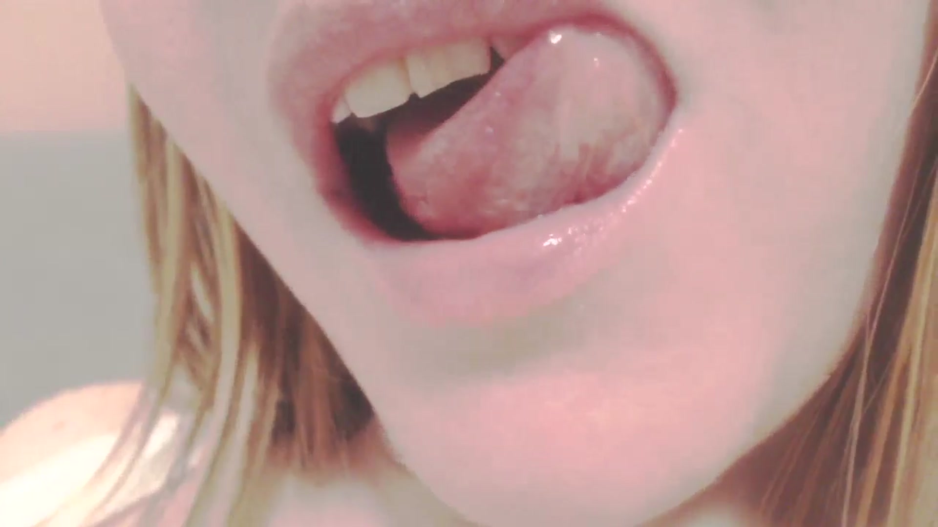 Gallery image thumbnail from SoLittleAmber's myfreecams stream on, 03/13/2025, 10:28 image 13 of 20