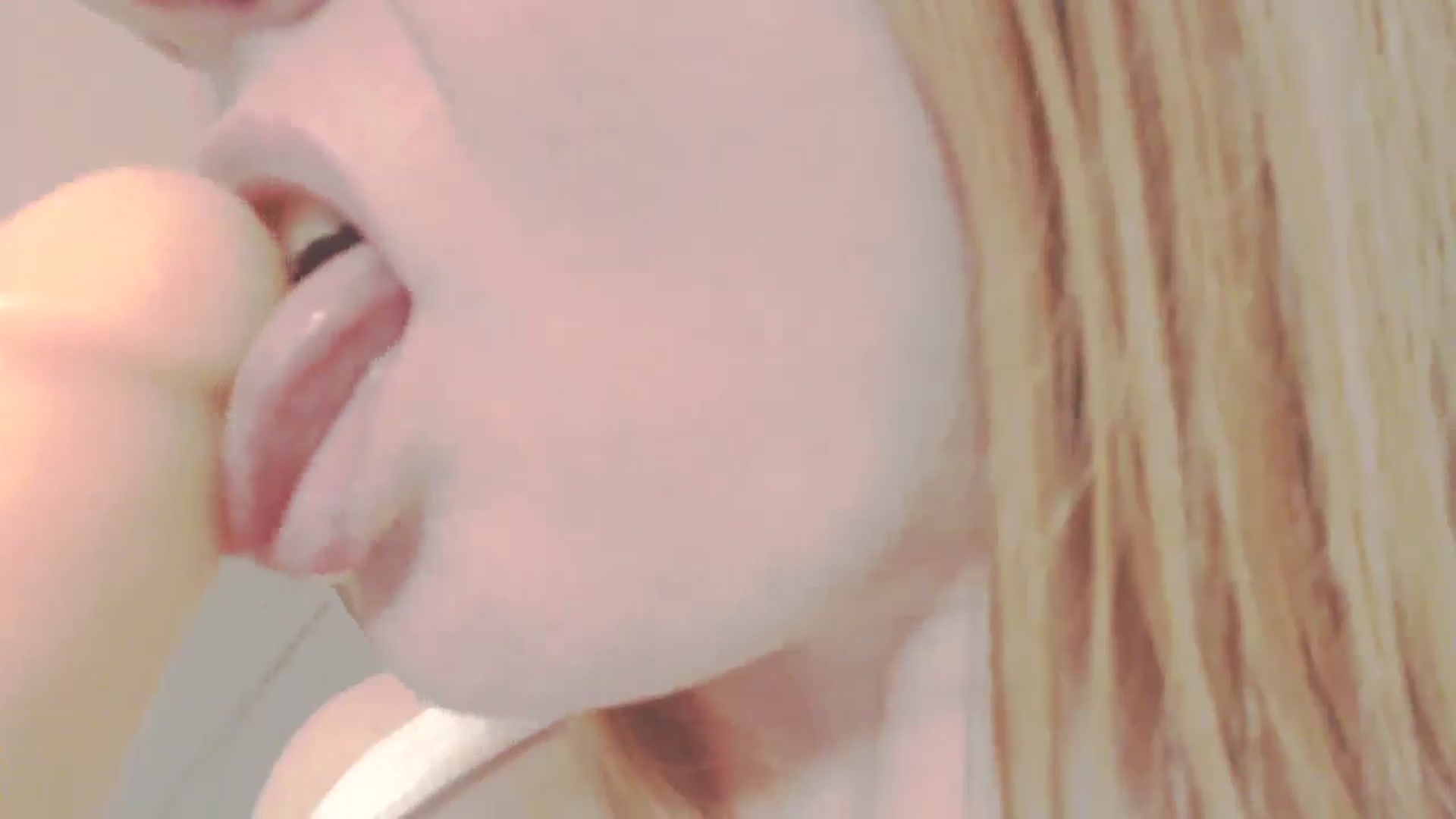 Gallery image thumbnail from SoLittleAmber's myfreecams stream on, 04/14/2025, 11:08 image 6 of 20