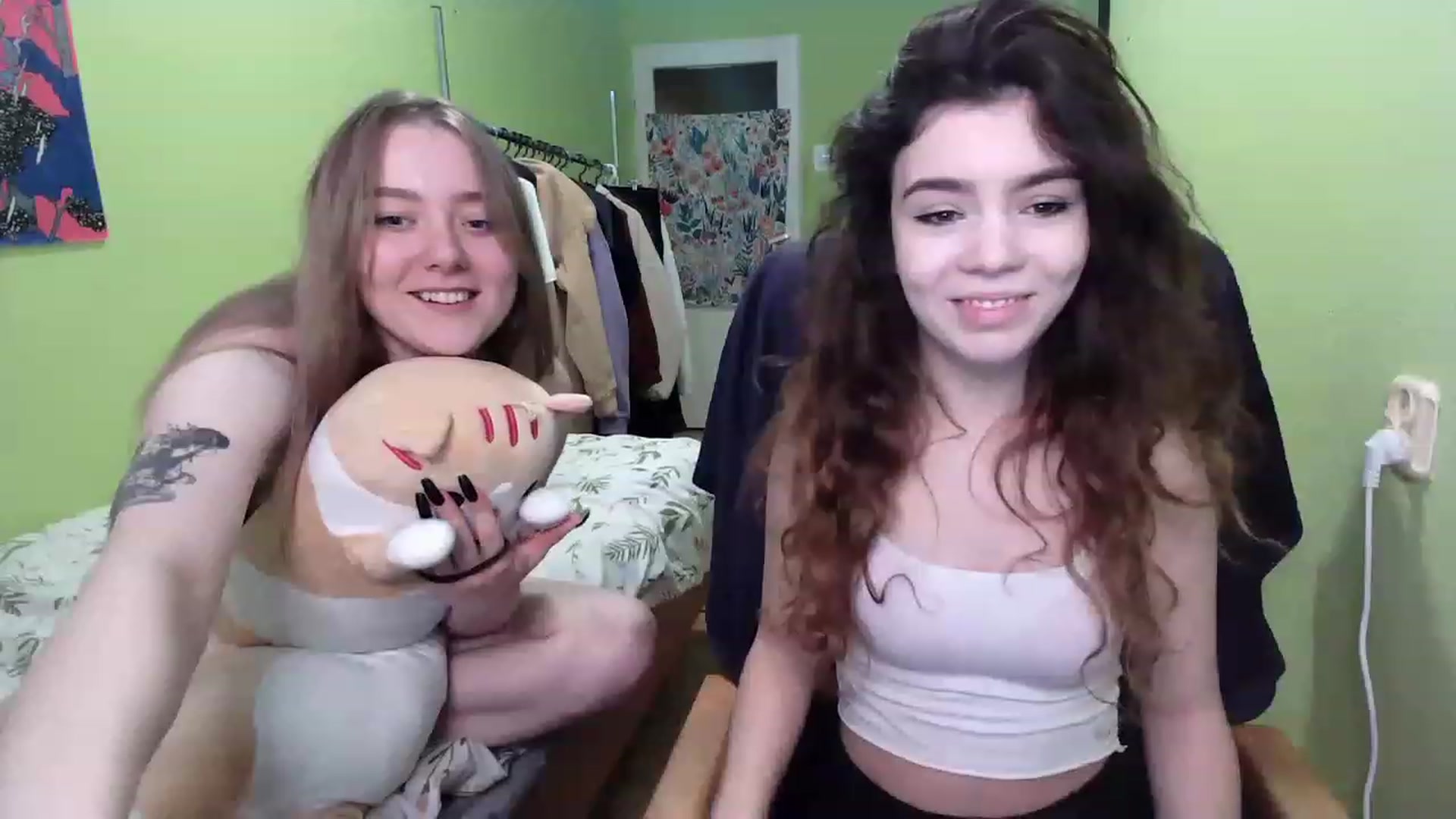 Gallery image thumbnail from So_Karry's myfreecams stream on, 12/03/2022, 14:34 image 7 of 20