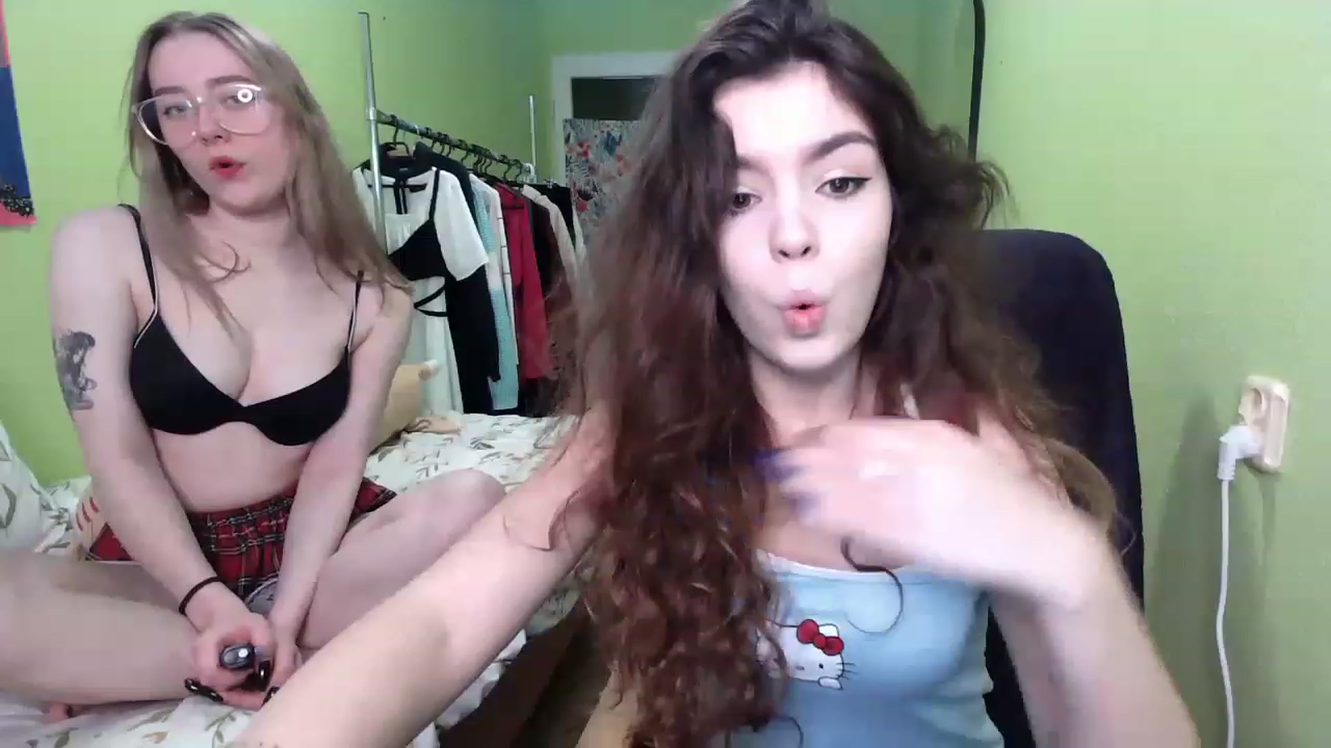Gallery image thumbnail from So_Karry's myfreecams stream on, 12/05/2022, 11:46 image 19 of 20