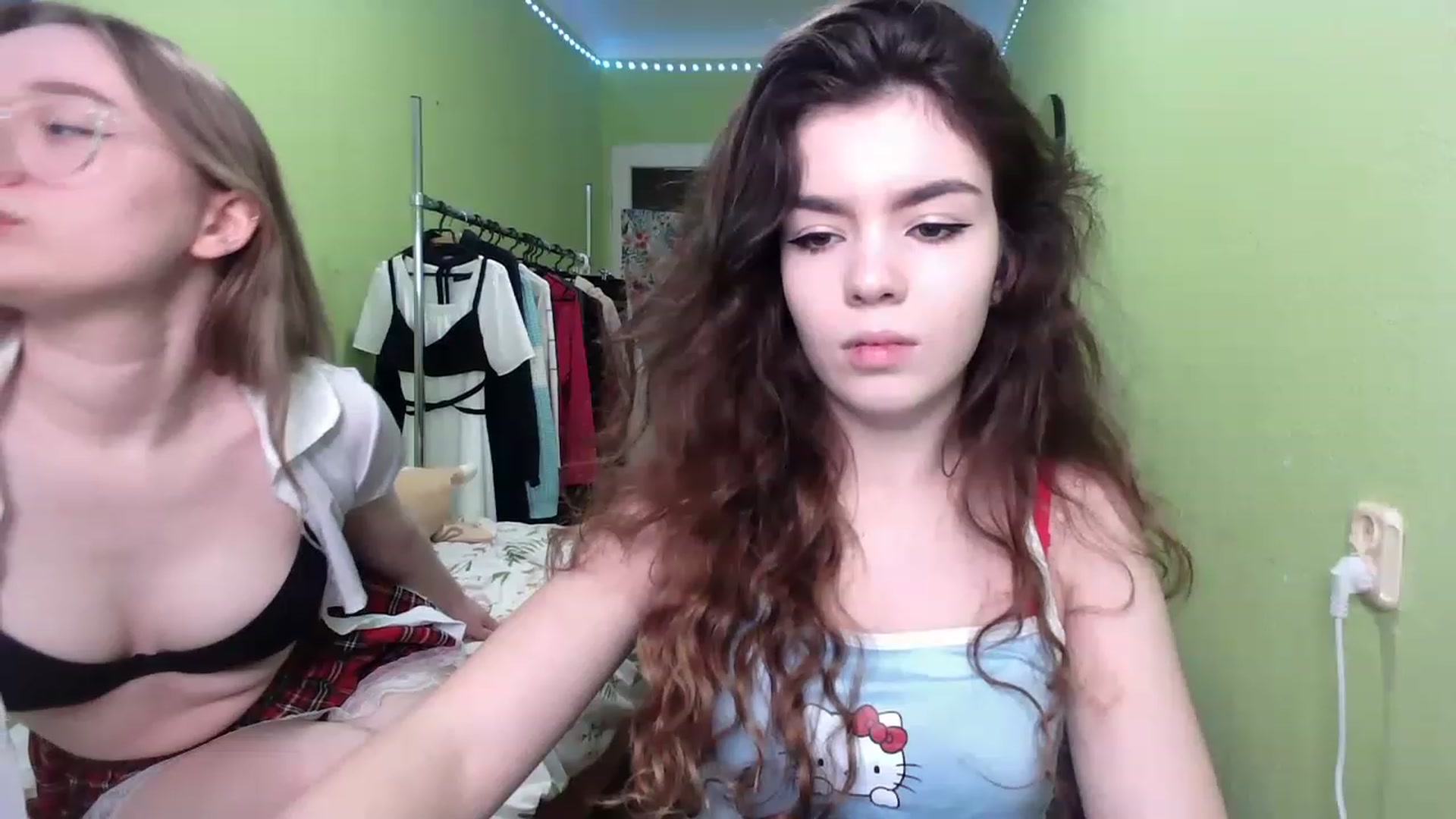 Gallery image thumbnail from So_Karry's myfreecams stream on, 12/05/2022, 11:46 image 12 of 20